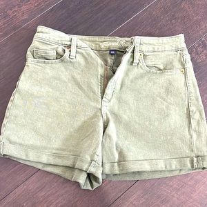 Universal Thread size 6 High Rise Midi shorts NWT